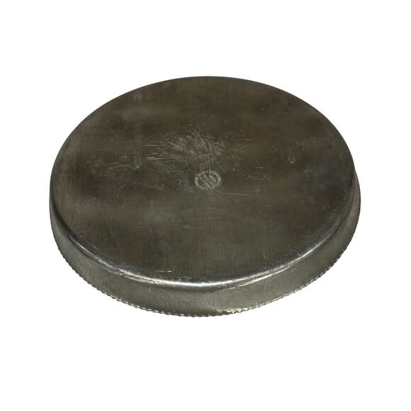 Vintage mid century Wilson hammered aluminum round tray embossed silvertone - Picture 4 of 6